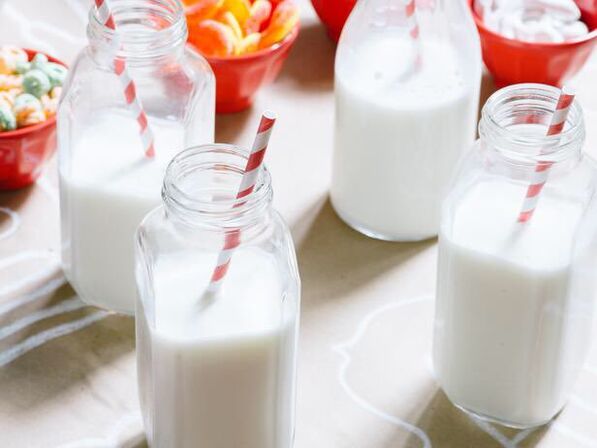 Quatre verres de kéfir tout au long de la journée - une façon douce de perdre du poids avec un régime au kéfir