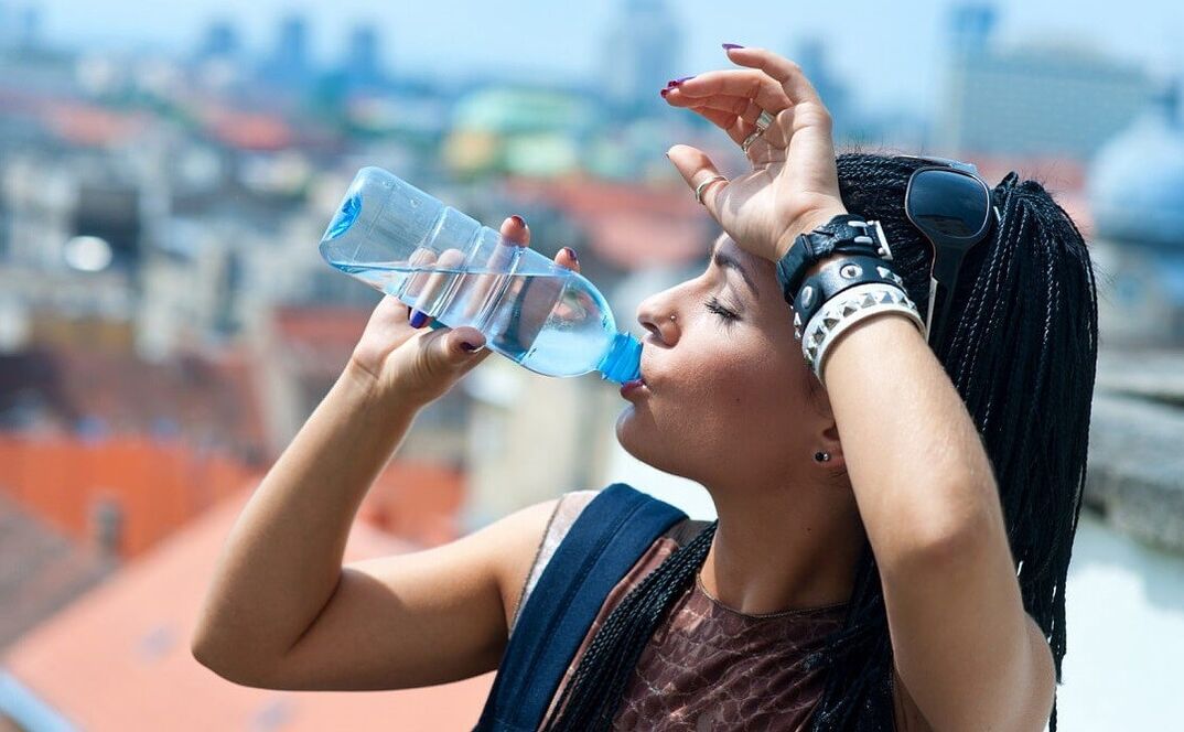 Boire de l'eau avec un régime paresseux