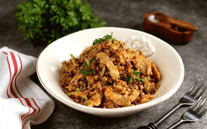 Bouillie de sarrasin au poulet et poivrons