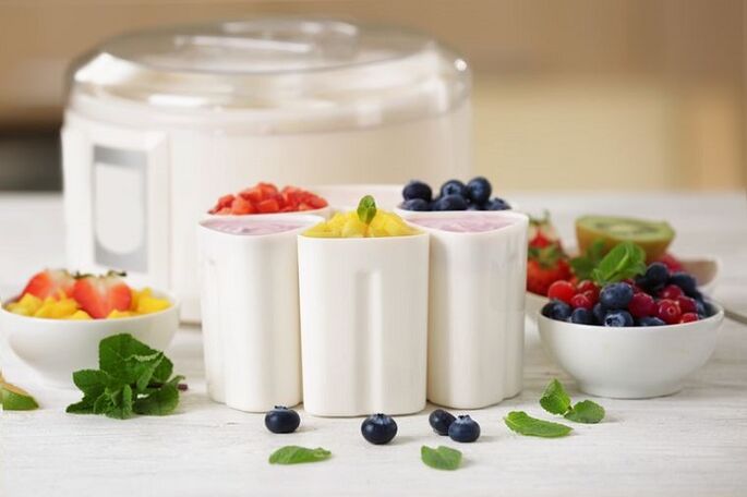 Perdre du poids de fruits et de yogourt aux baies