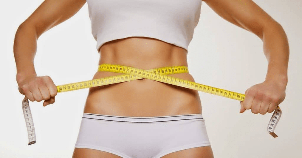 Mesurez la taille avec un centimètre après avoir perdu du poids
