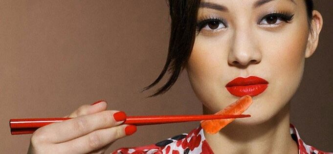 Fille sur un régime japonais de perte de poids